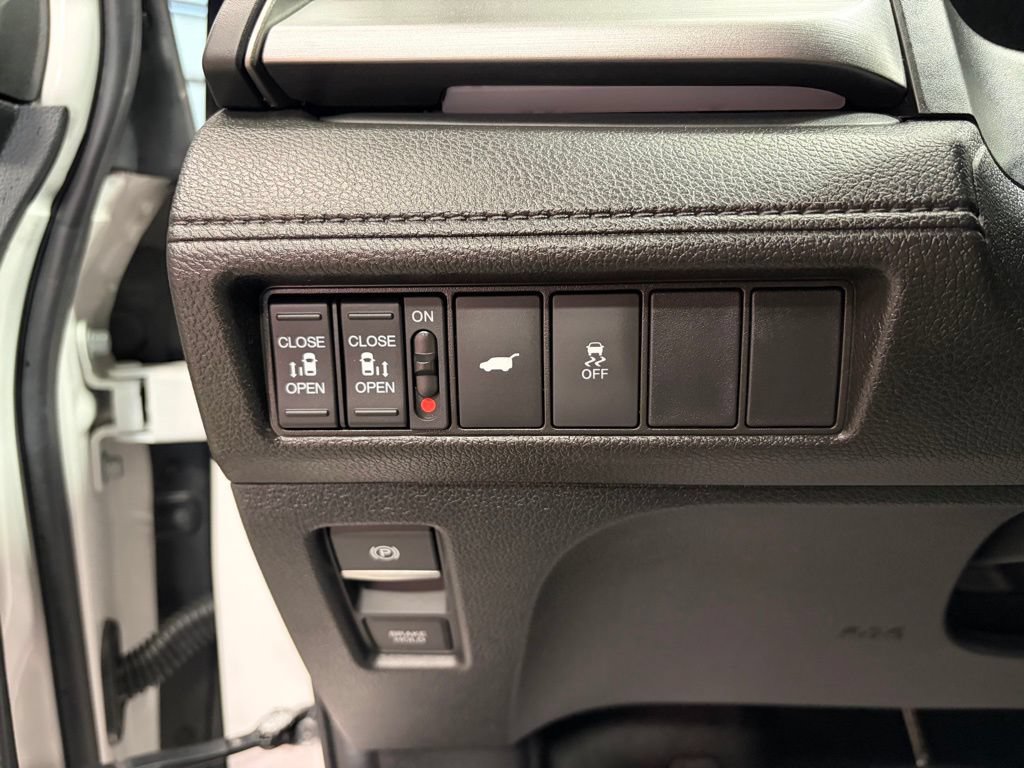 Used 2025 Honda Odyssey Sport-L image 18