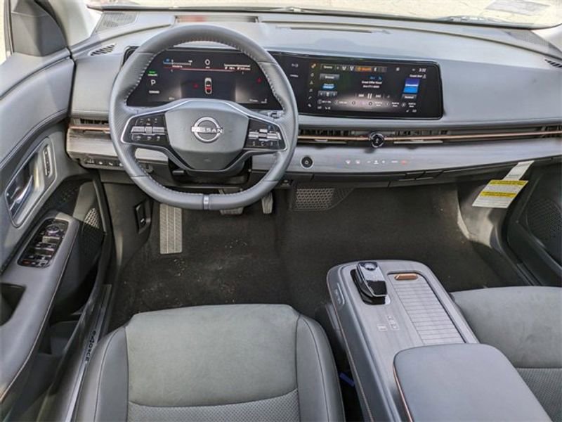New 2023 Nissan Ariya AWD image 17