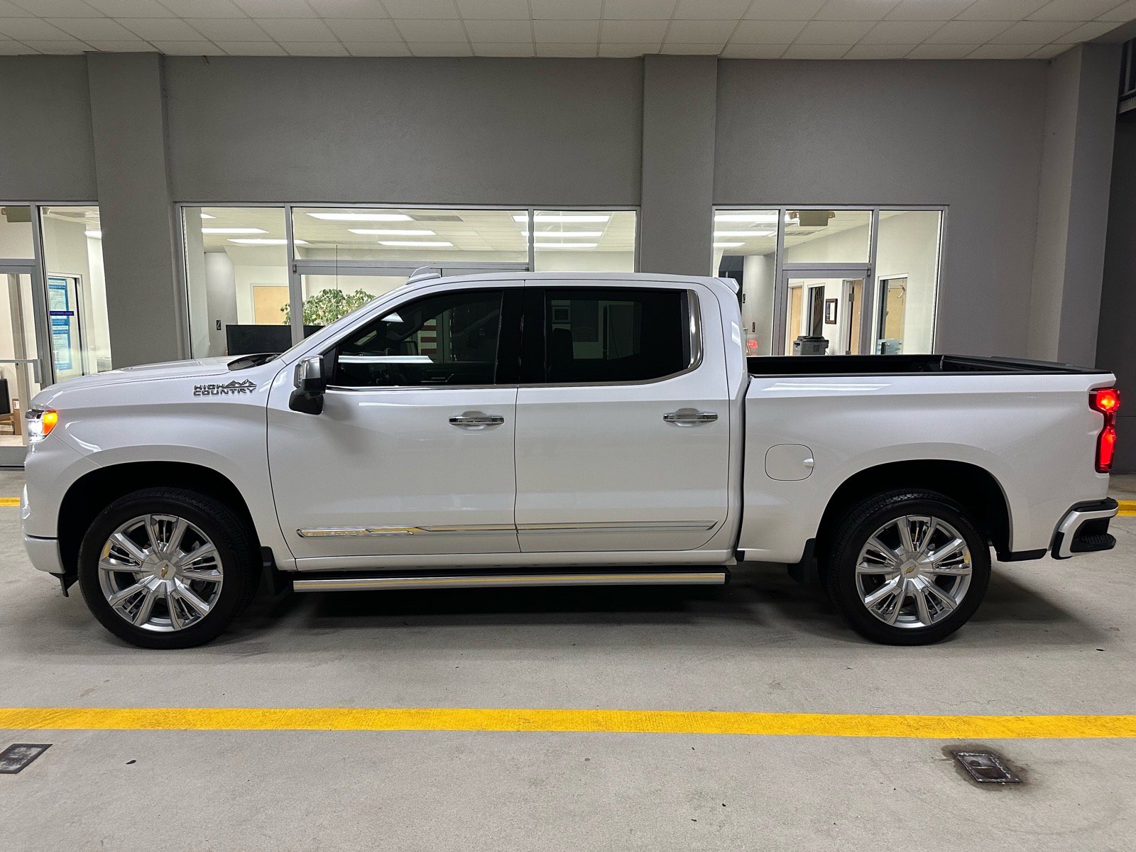 Used 2025 Chevrolet Silverado 1500 High Country w/ High Country Premium Package image 4