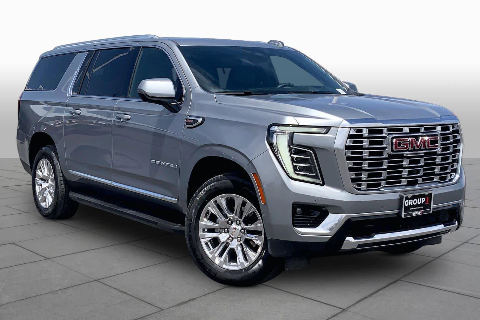 Used 2025 GMC Yukon XL Denali AWD/4WD image 3