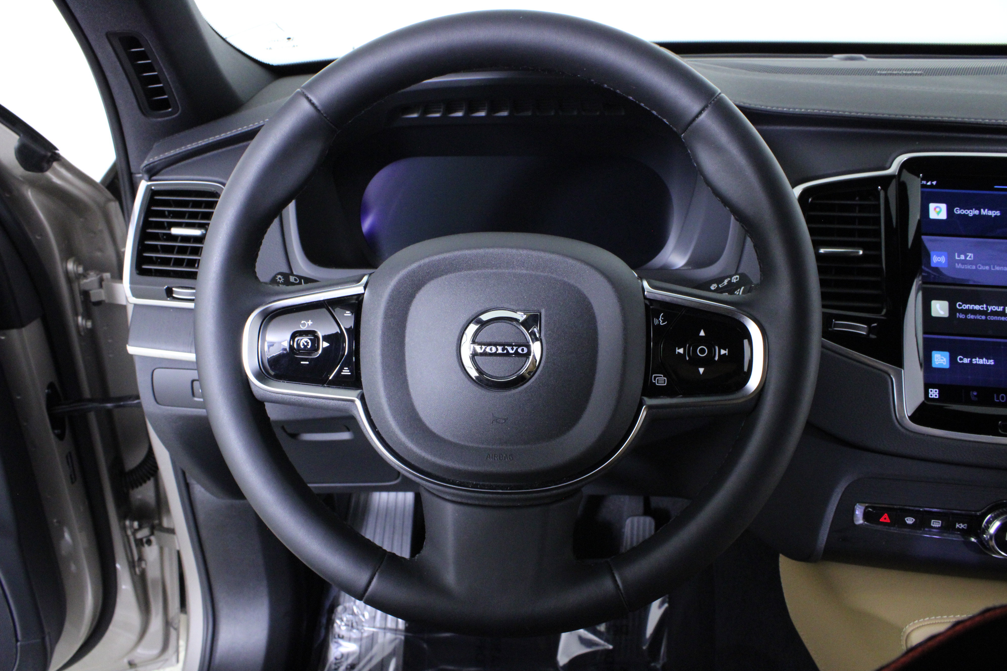 Used 2025 Volvo XC90 B6 Ultra w/ Protection Package Premier image 23