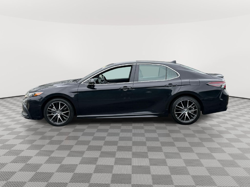 Used 2023 Toyota Camry SE FWD image 4