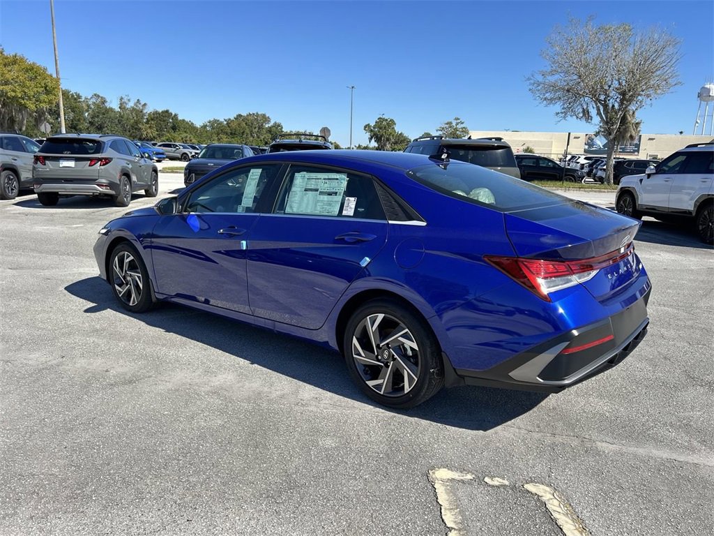 New 2025 Hyundai Elantra Limited image 12