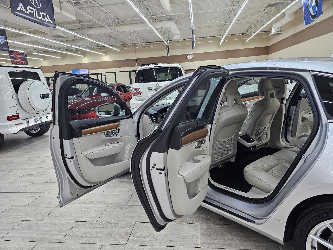 Used 2017 Volvo S90 T6 Inscription w/ Vision Package image 17