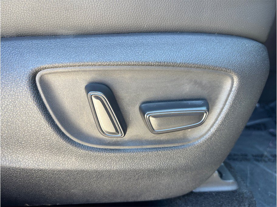 Used 2021 Toyota Highlander XLE AWD/4WD image 46