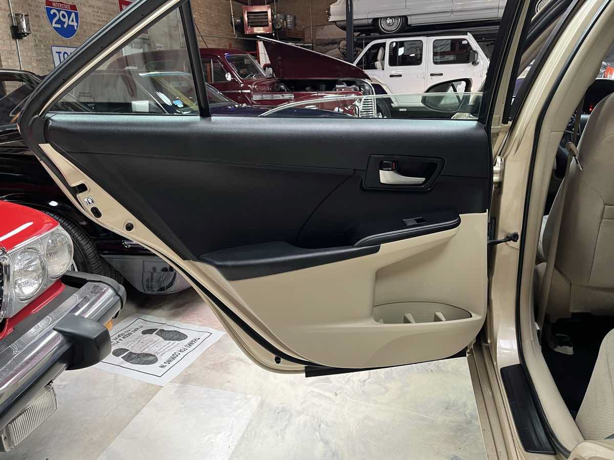 Used 2012 Toyota Camry LE FWD image 31