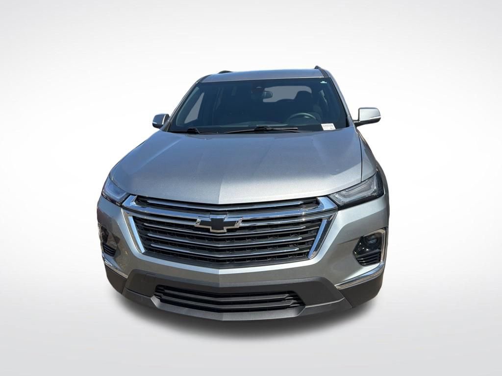 Used 2023 Chevrolet Traverse LT image 3