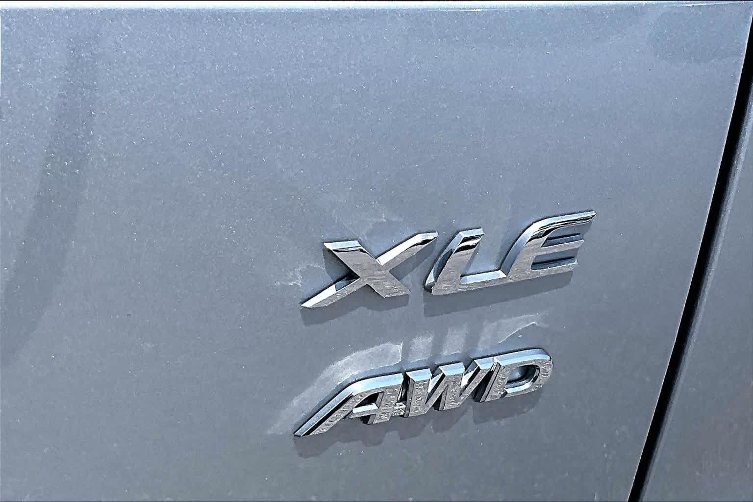 Used 2023 Toyota Corolla Cross XLE w/ Convenience Package AWD/4WD image 10