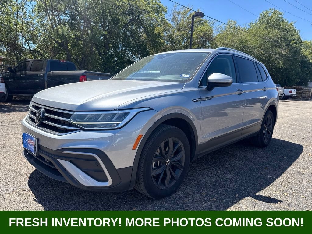 Used 2024 Volkswagen Tiguan SE FWD image 3