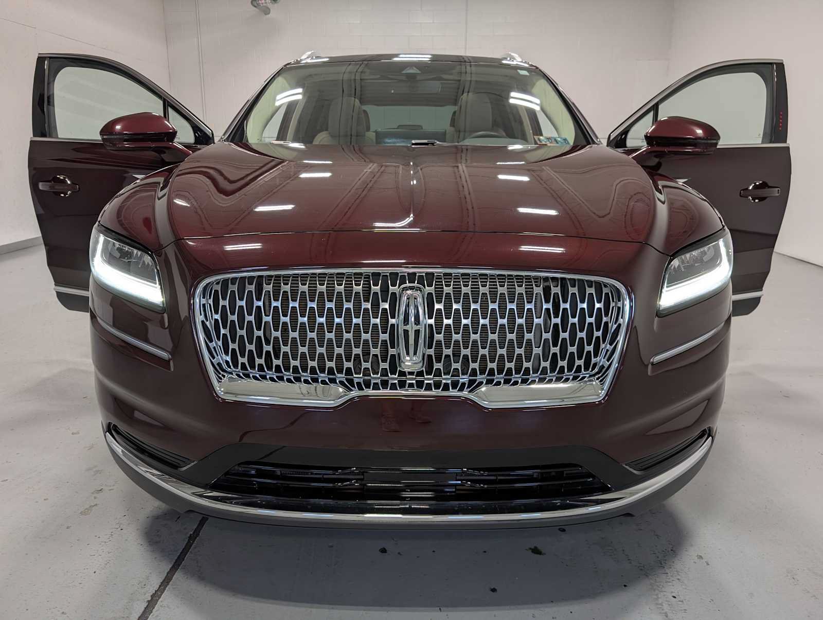 Certified 2022 Lincoln Nautilus Reserve w/ Class II Trailer Tow Package AWD/4WD image 15