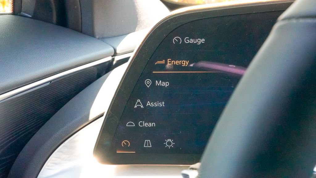 Used 2025 Cadillac Lyriq Luxury image 34