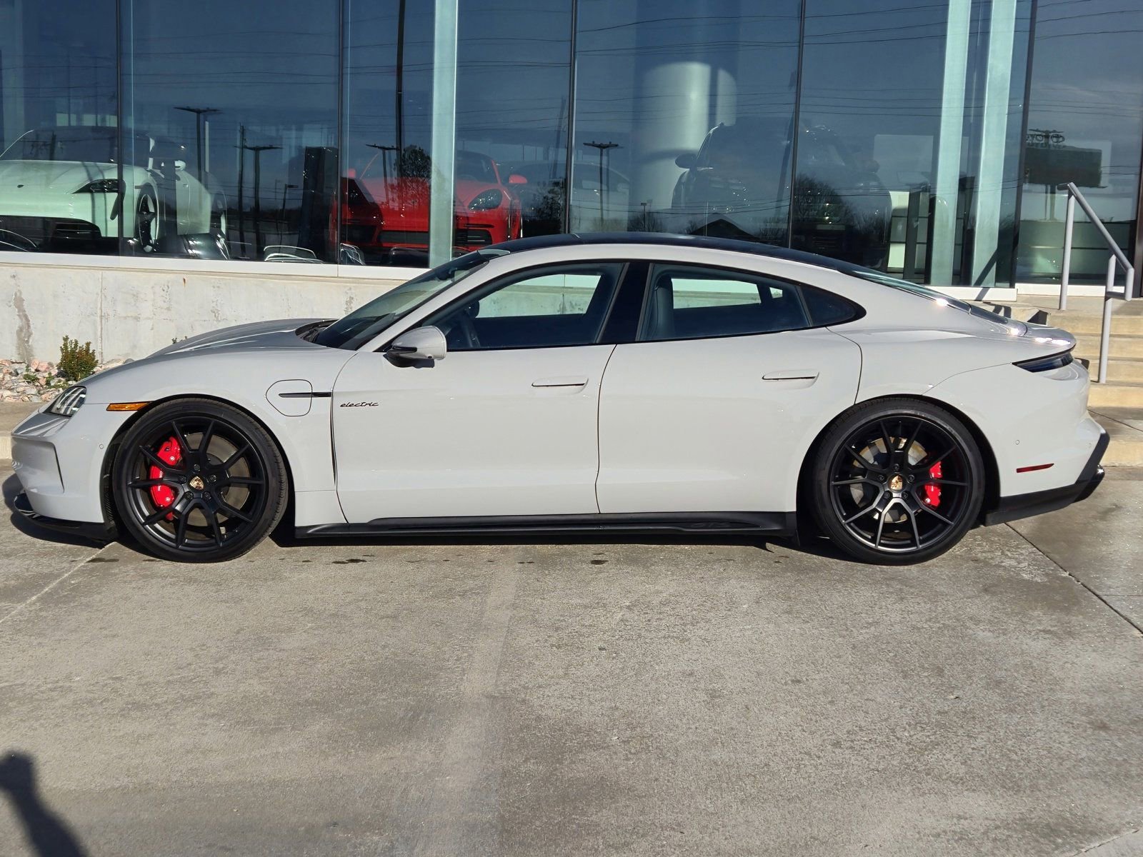 New 2025 Porsche Taycan GTS image 2