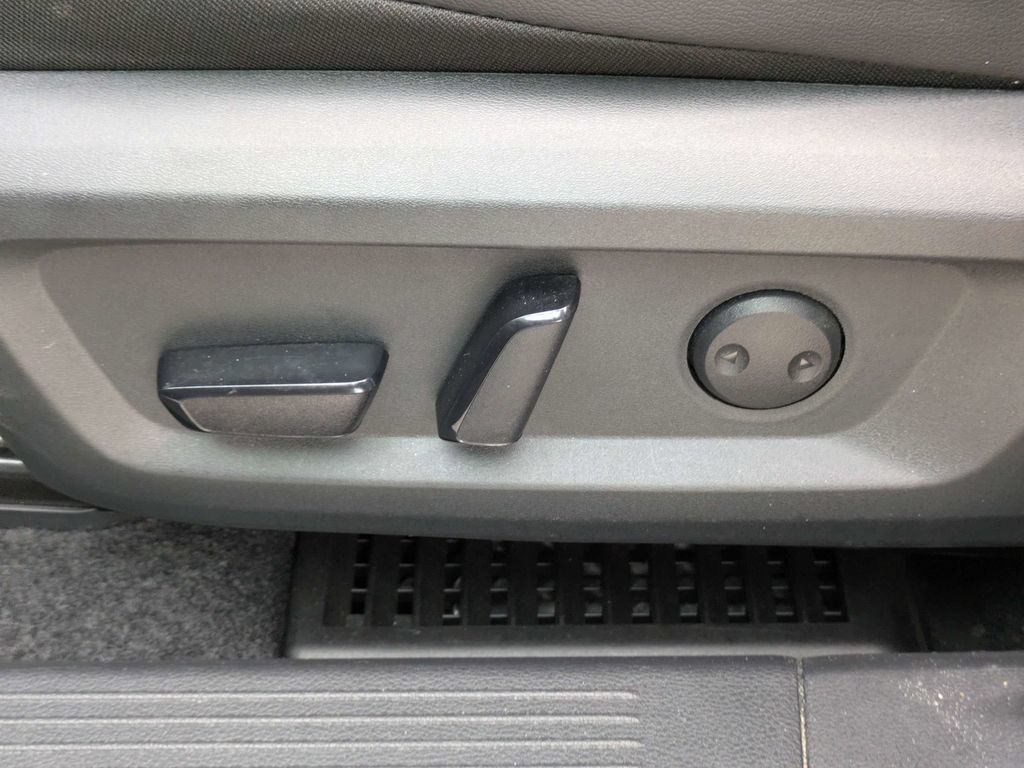 Used 2026 Nissan Rogue SL FWD image 21