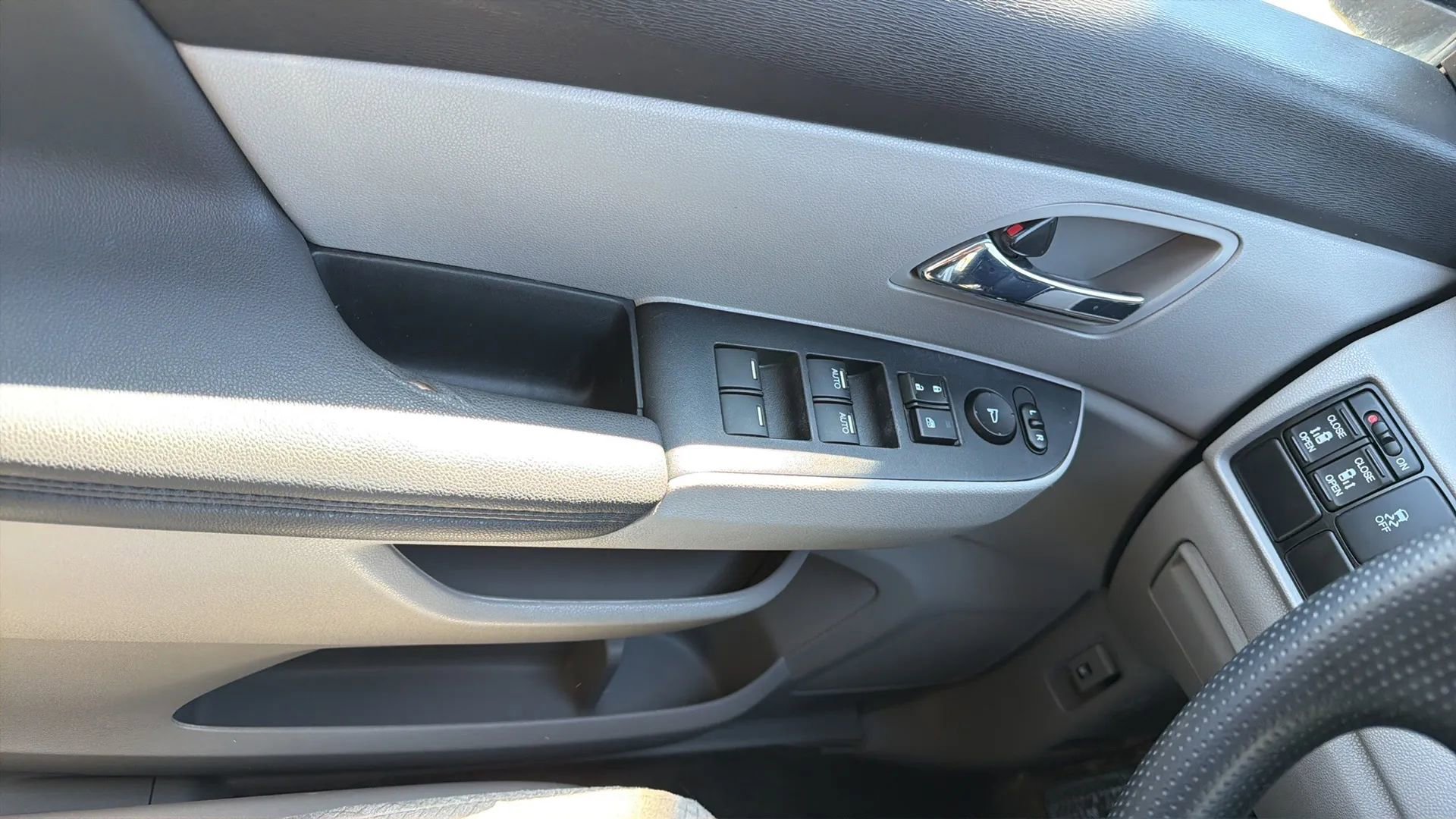 Used 2016 Honda Odyssey SE image 23