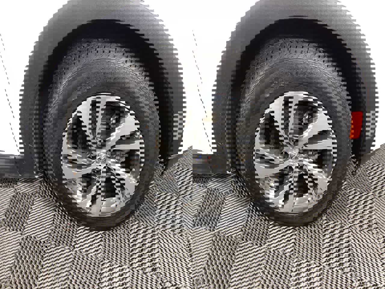 Used 2023 Buick Envision Essence image 10