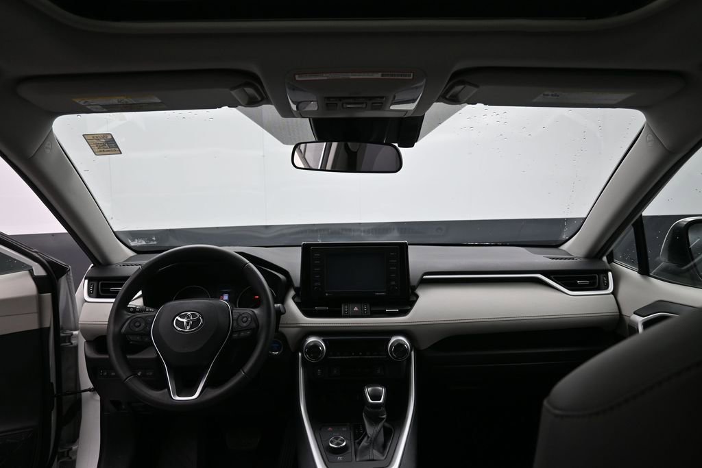 Used 2021 Toyota RAV4 XLE Premium AWD/4WD image 28