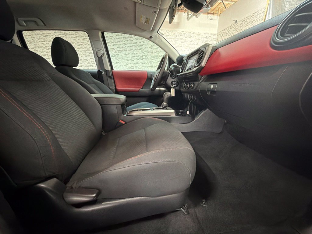 Used 2021 Toyota Tacoma SR5 w/ SR5 Appearance Package (SM) RWD image 11