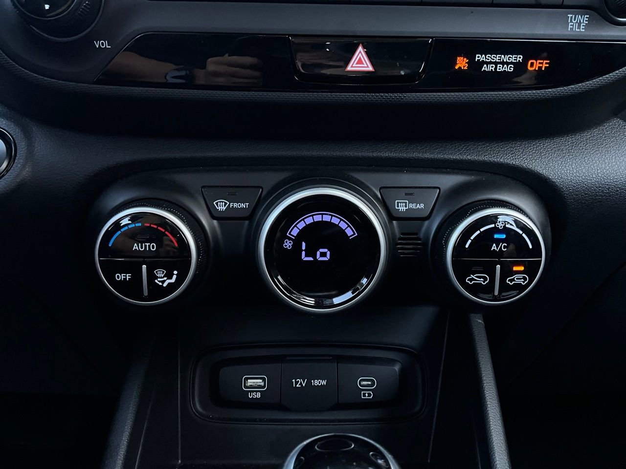 Used 2025 Hyundai Venue SEL image 27