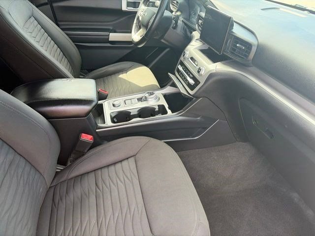 Used 2021 Ford Explorer XLT AWD/4WD image 41