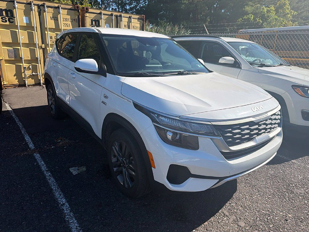 Used 2022 Kia Seltos LX AWD/4WD image 3