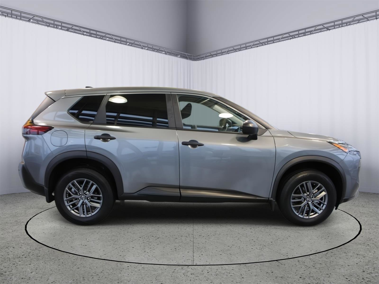 Used 2023 Nissan Rogue S image 9