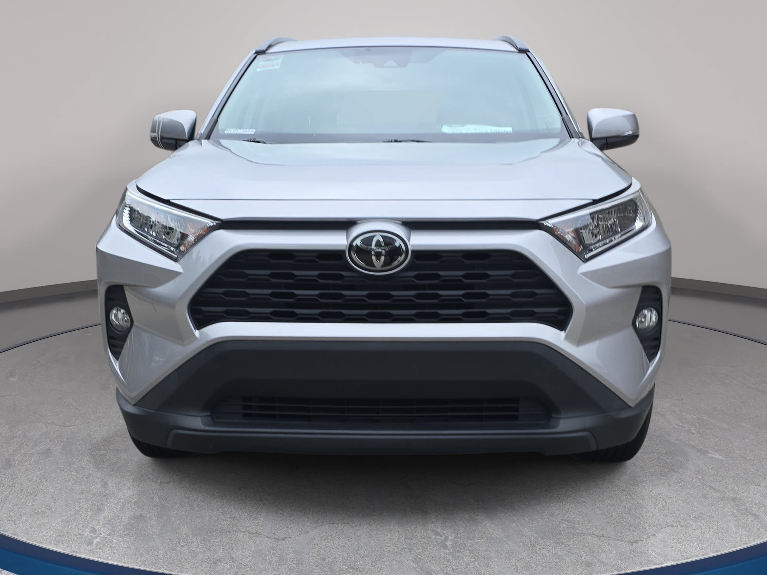 Used 2021 Toyota RAV4 XLE Premium FWD image 2