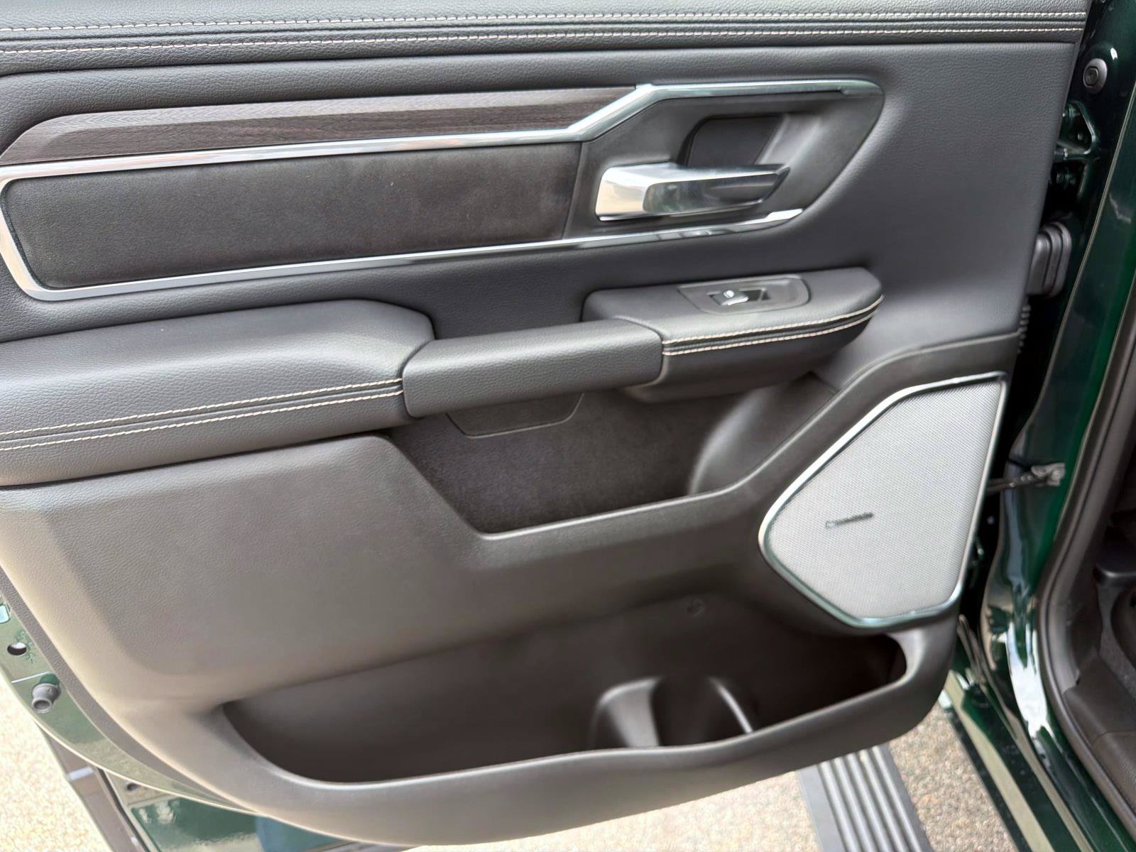 New 2026 RAM 1500 Laramie AWD/4WD image 10