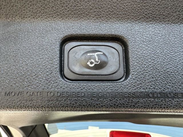 Used 2018 Ford Explorer XLT w/ Equipment Group 202A image 23