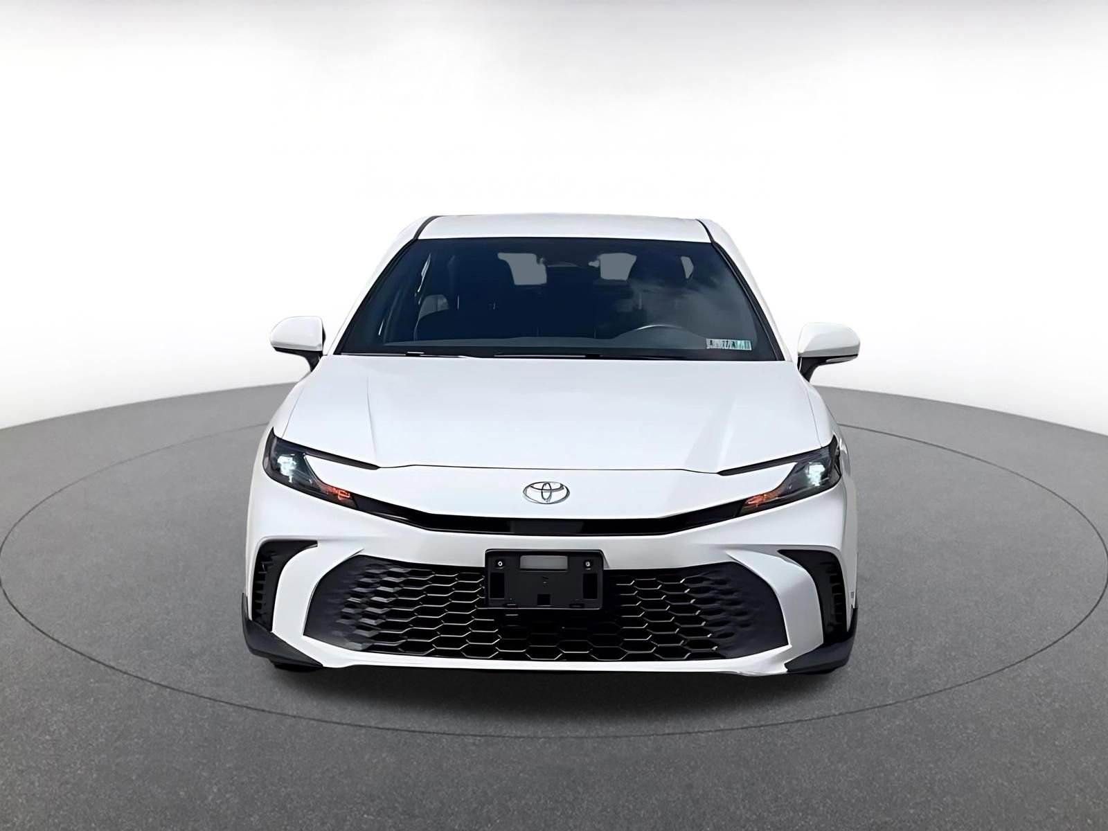 Used 2025 Toyota Camry SE FWD image 4