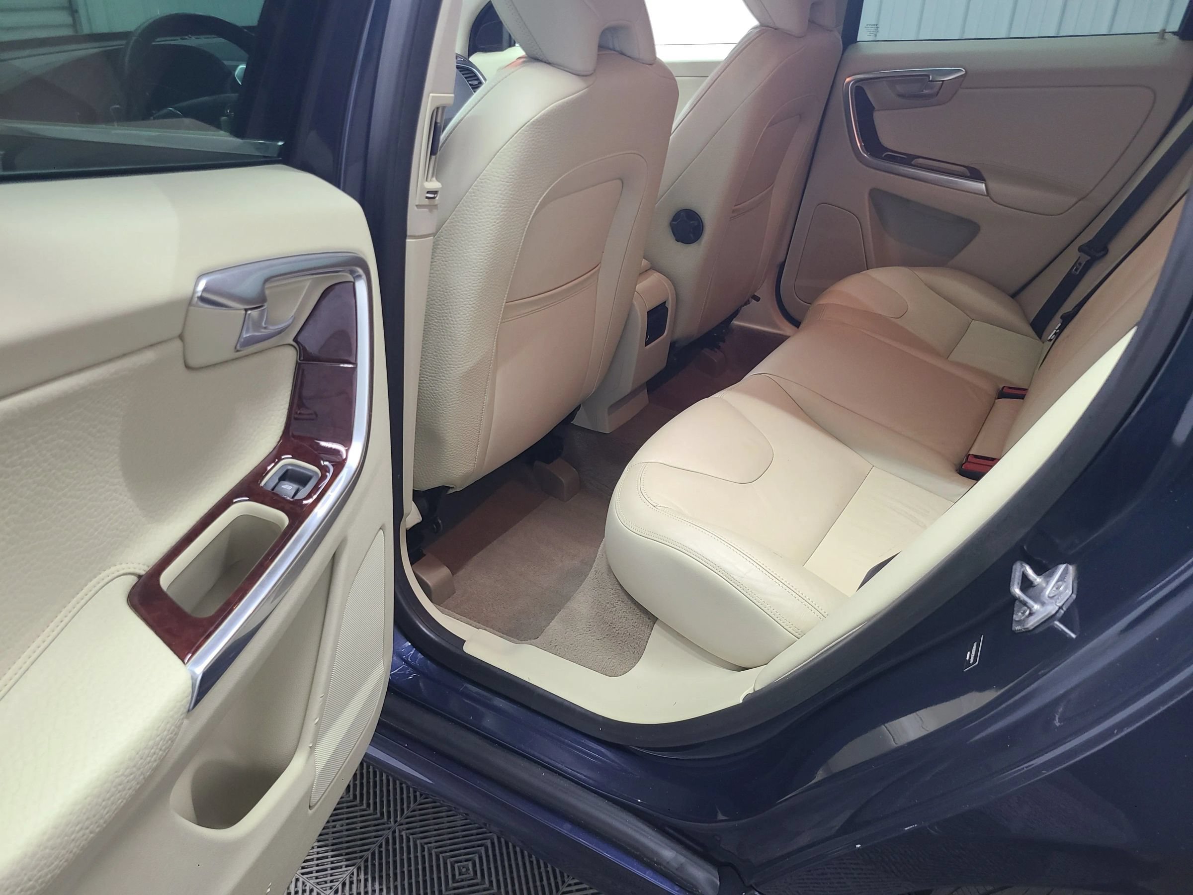 Used 2014 Volvo XC60 T6 AWD/4WD image 38