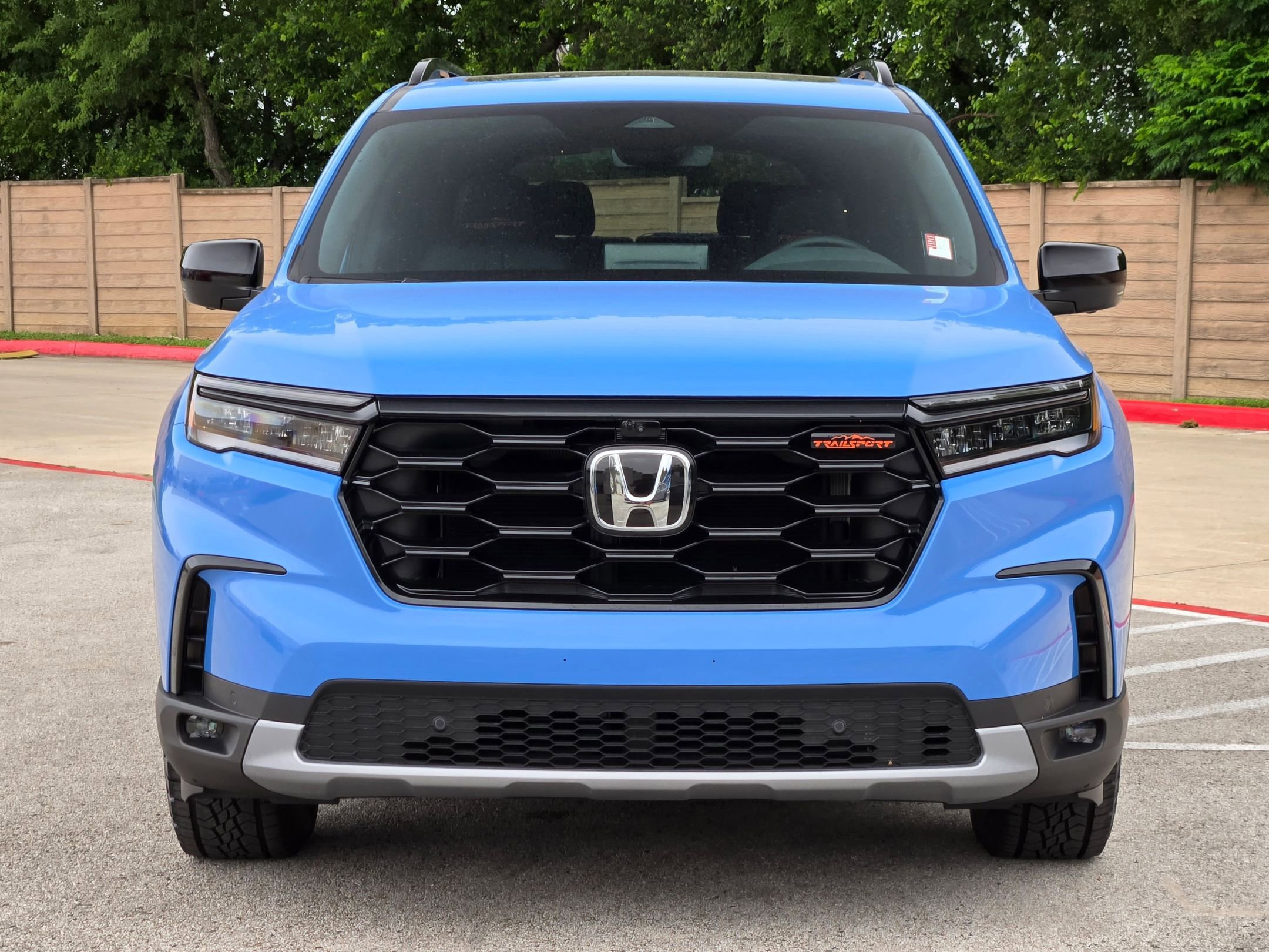 Used 2025 Honda Pilot TrailSport image 8