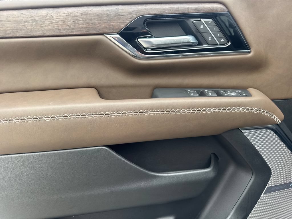 New 2026 GMC Yukon Denali Ultimate AWD/4WD image 16