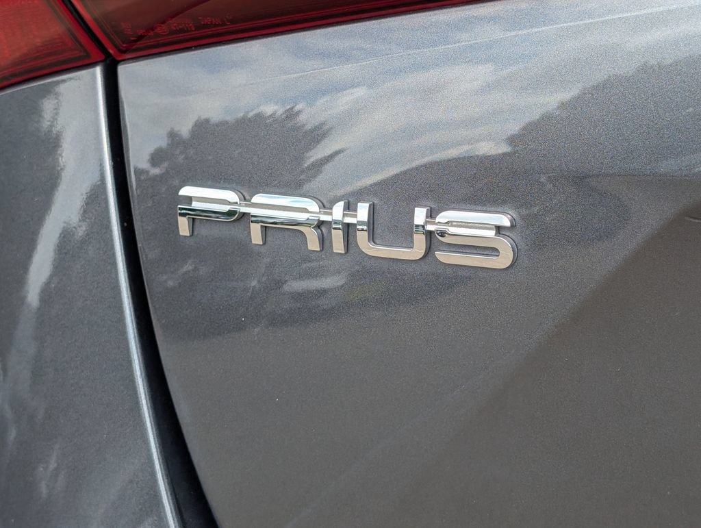 Used 2021 Toyota Prius LE FWD image 31