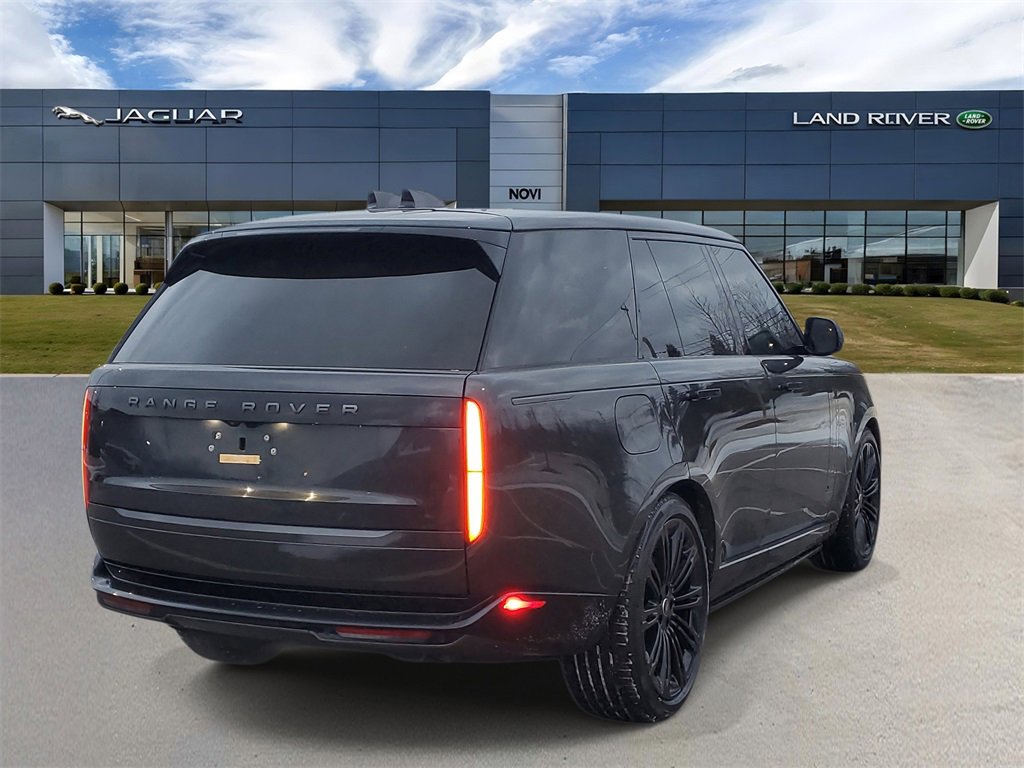 Used 2025 Land Rover Range Rover Autobiography image 3