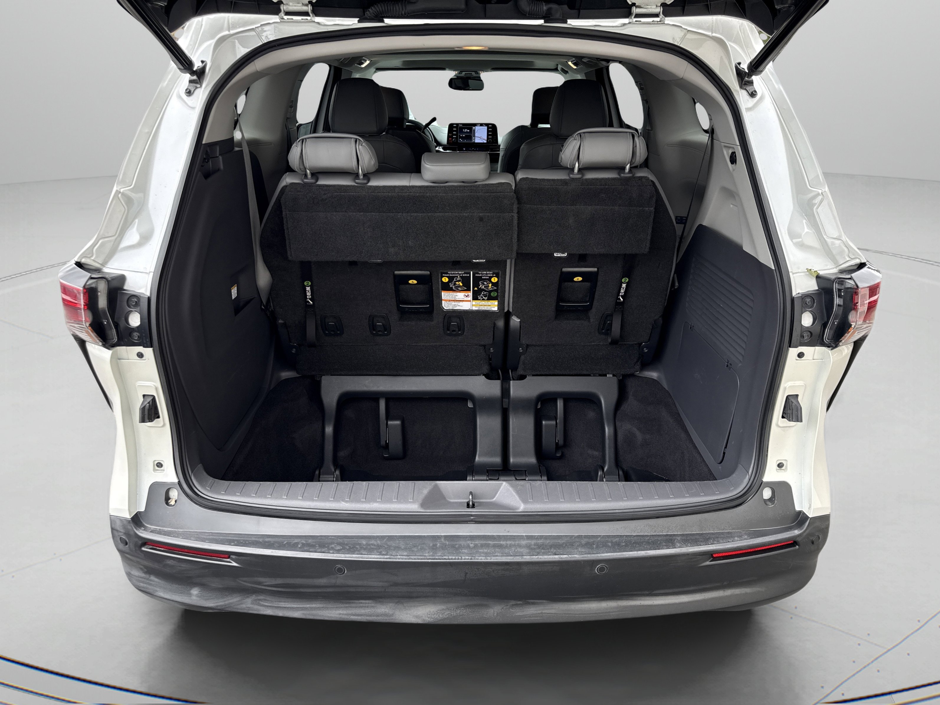 Used 2021 Toyota Sienna XLE w/ XLE Plus Package image 7