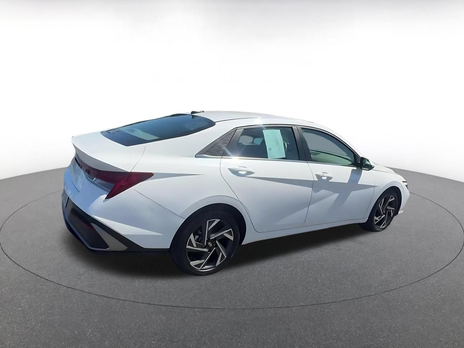 Used 2025 Hyundai Elantra SEL FWD image 15