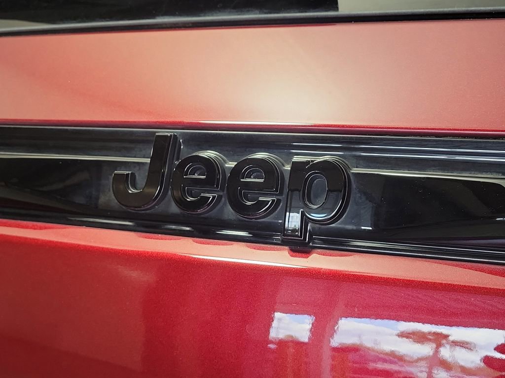 Used 2023 Jeep Grand Cherokee Altitude RWD image 7