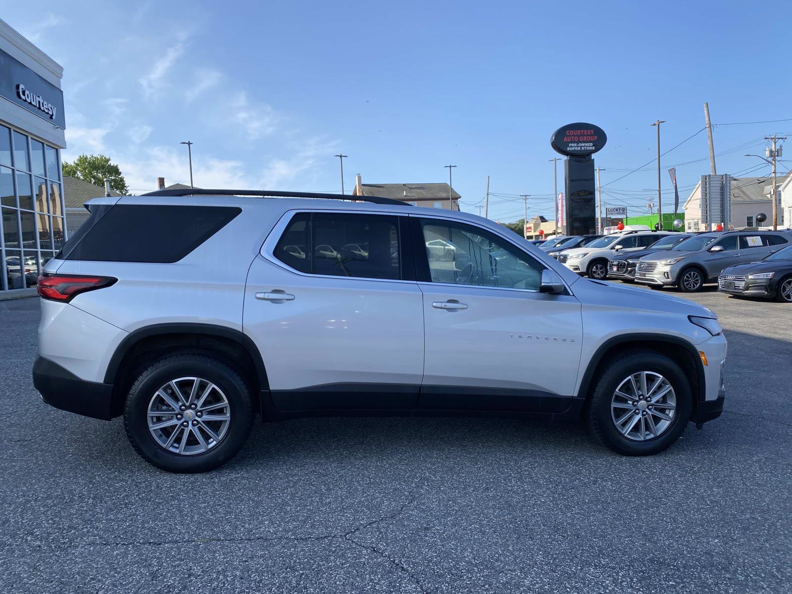 Used 2022 Chevrolet Traverse LT w/ LPO, Floor Liner Package image 7