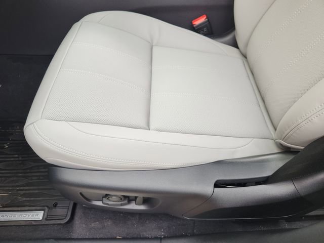 New 2026 Land Rover Range Rover Velar Dynamic SE image 17