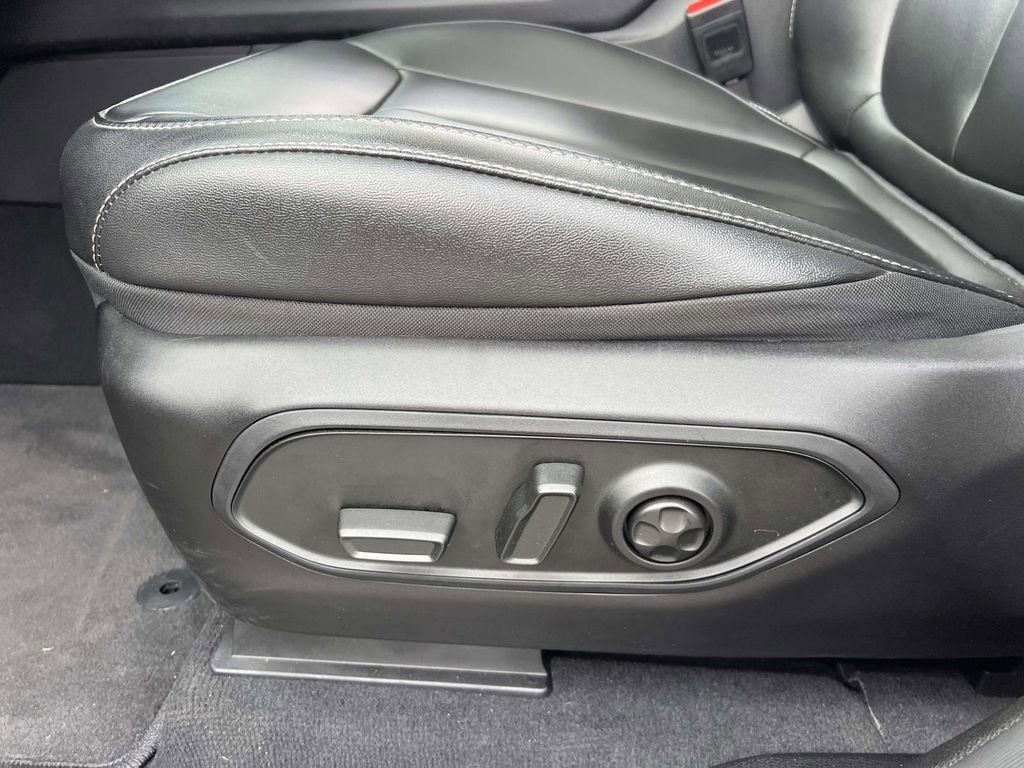 Used 2025 Jeep Grand Cherokee L Limited image 20