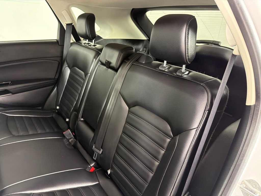 Used 2019 Ford Edge SEL w/ Equipment Group 201A AWD/4WD image 19