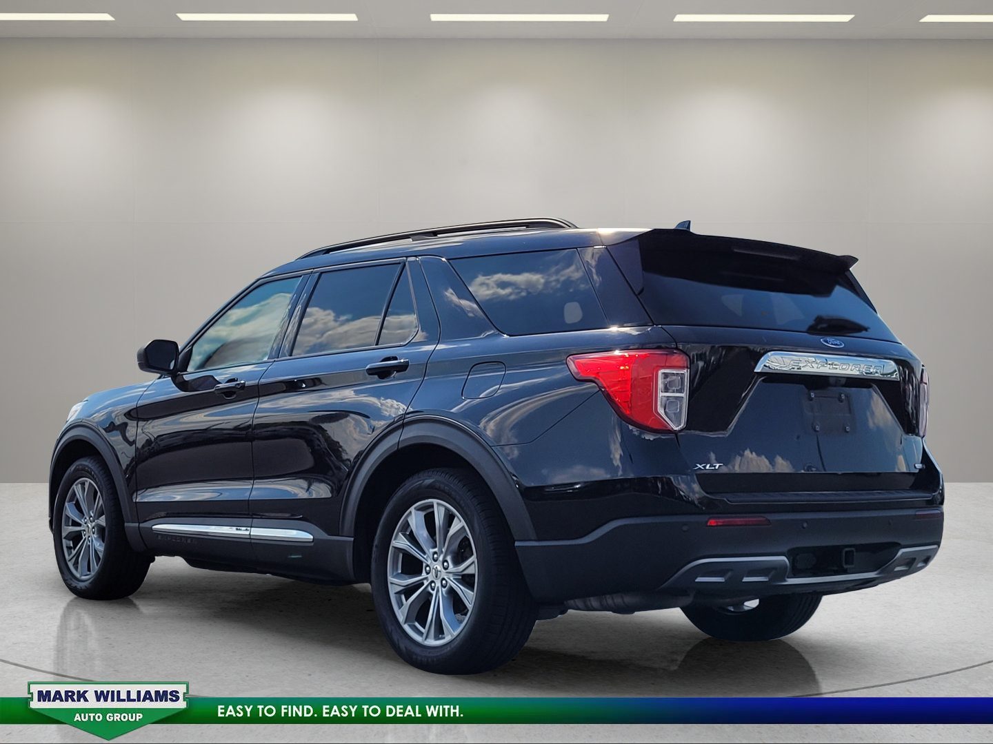 Used 2020 Ford Explorer XLT w/ Equipment Group 202A AWD/4WD image 6