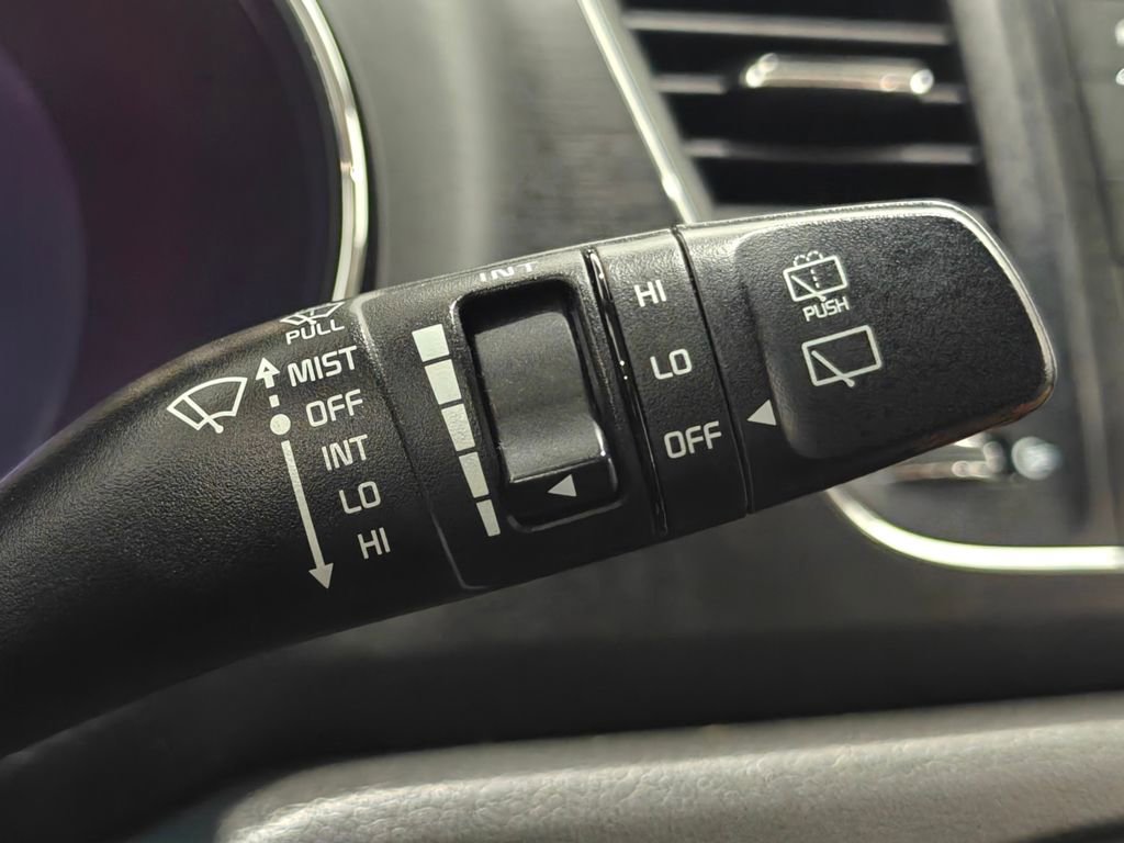 Used 2018 Kia Sedona L FWD image 12