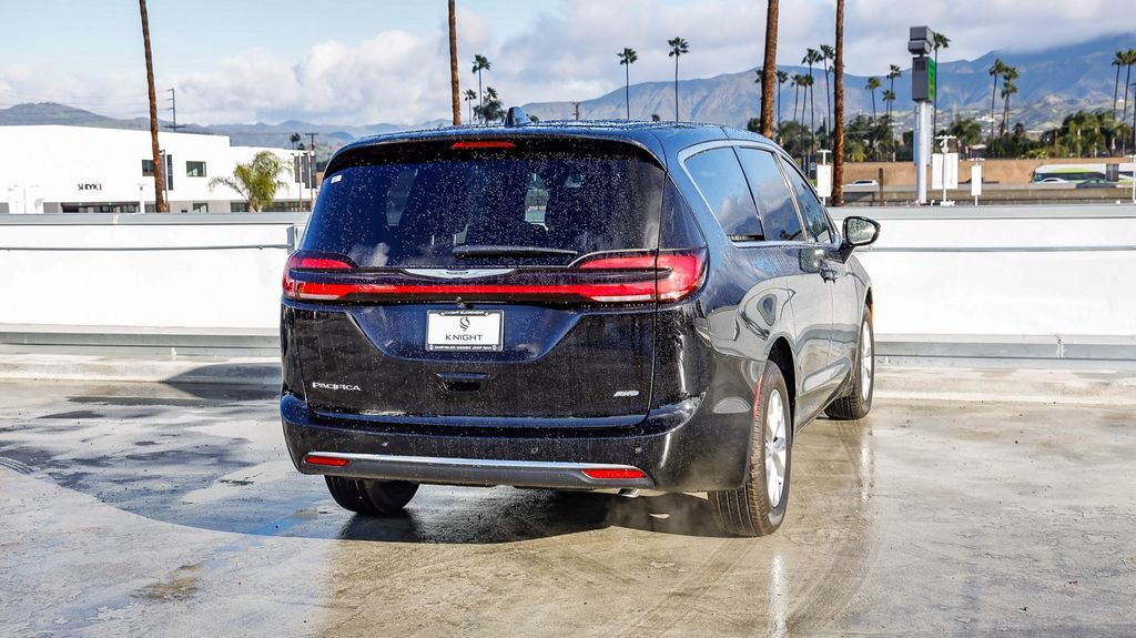 New 2026 Chrysler Pacifica Select image 9