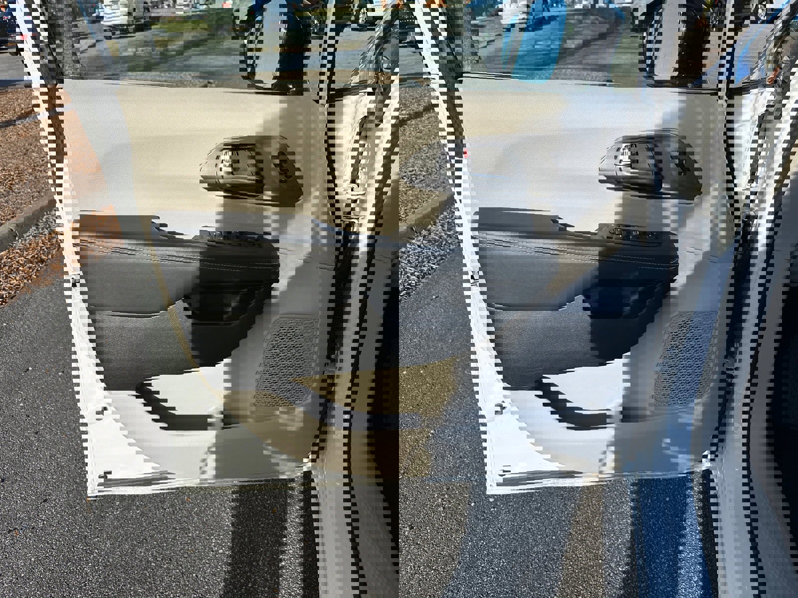 Used 2024 Chrysler Pacifica Touring-L image 10