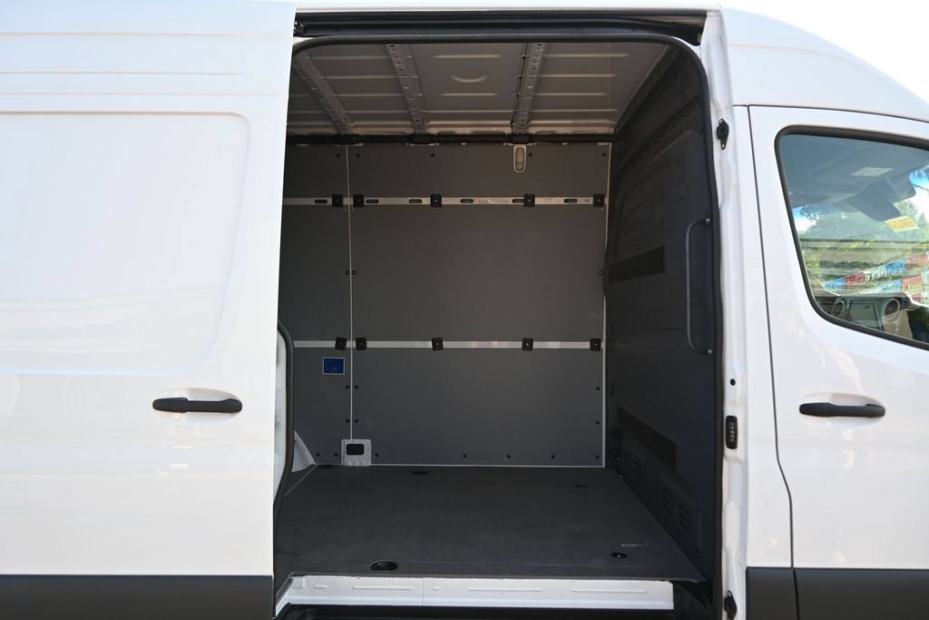Used 2025 Mercedes-Benz Sprinter 2500 image 10