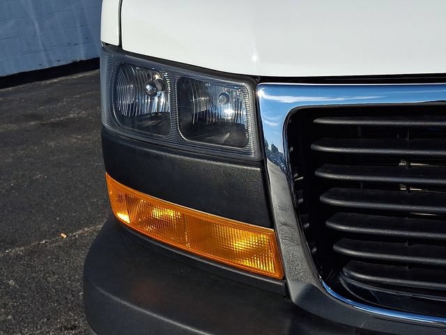 Used 2024 GMC Savana 2500 w/ Driver Convenience Package RWD image 9