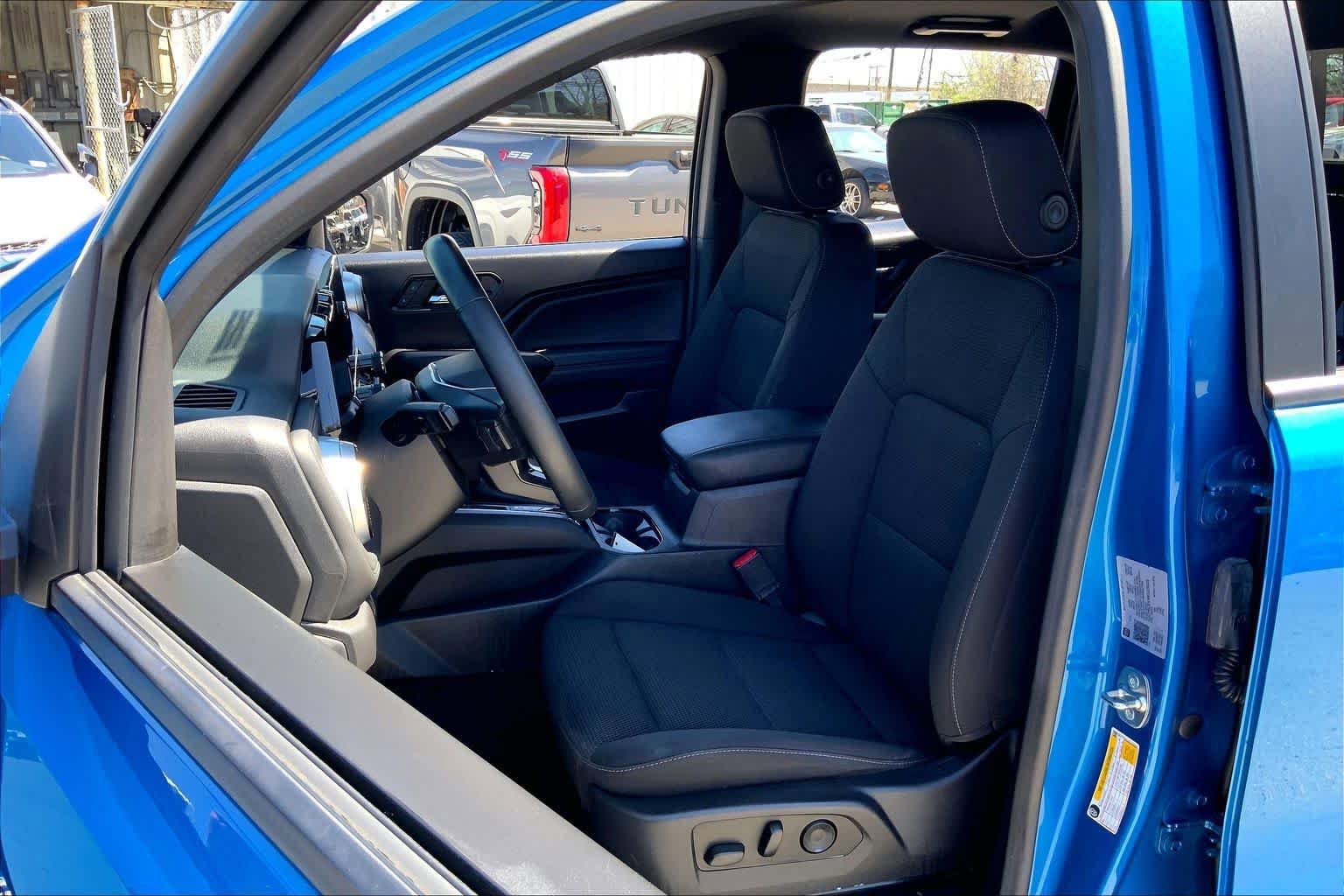 Used 2024 Chevrolet Colorado LT w/ LT Convenience Package II image 8