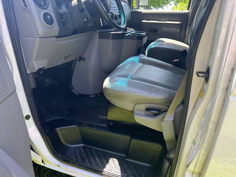 Used 2014 Ford E-250 and Econoline 250 Extended w/ Commercial Cargo Van Package RWD image 8