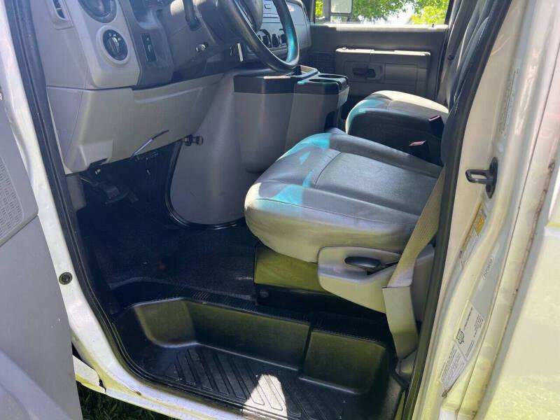 Used 2014 Ford E-250 and Econoline 250 Extended w/ Commercial Cargo Van Package RWD image 8